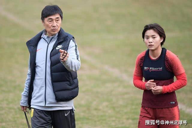 英媒：纽卡中卫博特曼即将回归